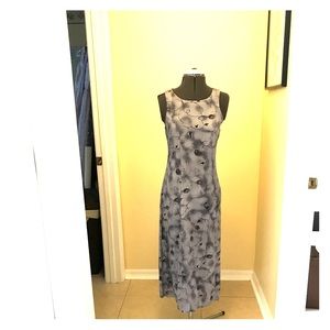 Airy belowtheknee mini dress w/floral vines